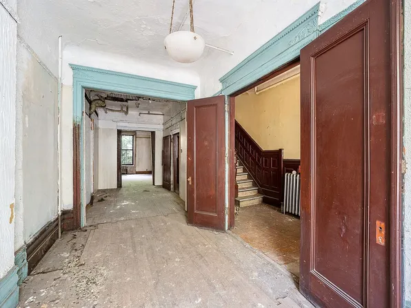 233 W 113th St, New York, NY 10026