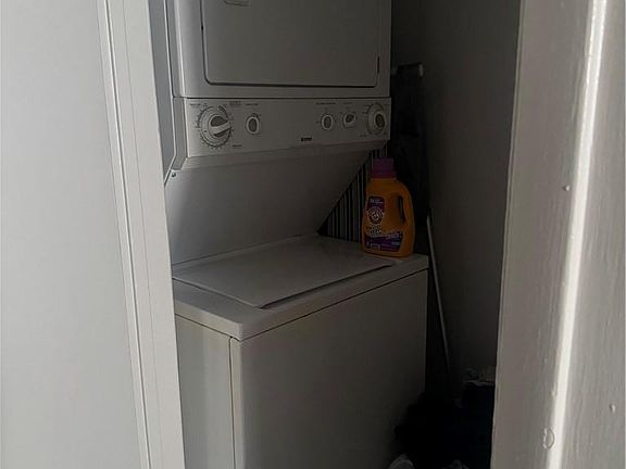 5th image of 1651 Darren Cir