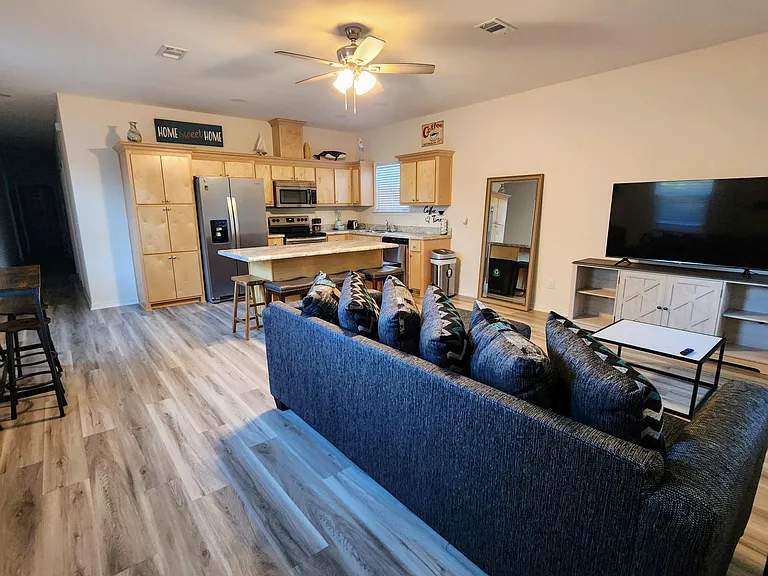 1023 W Blount St — Photo 10