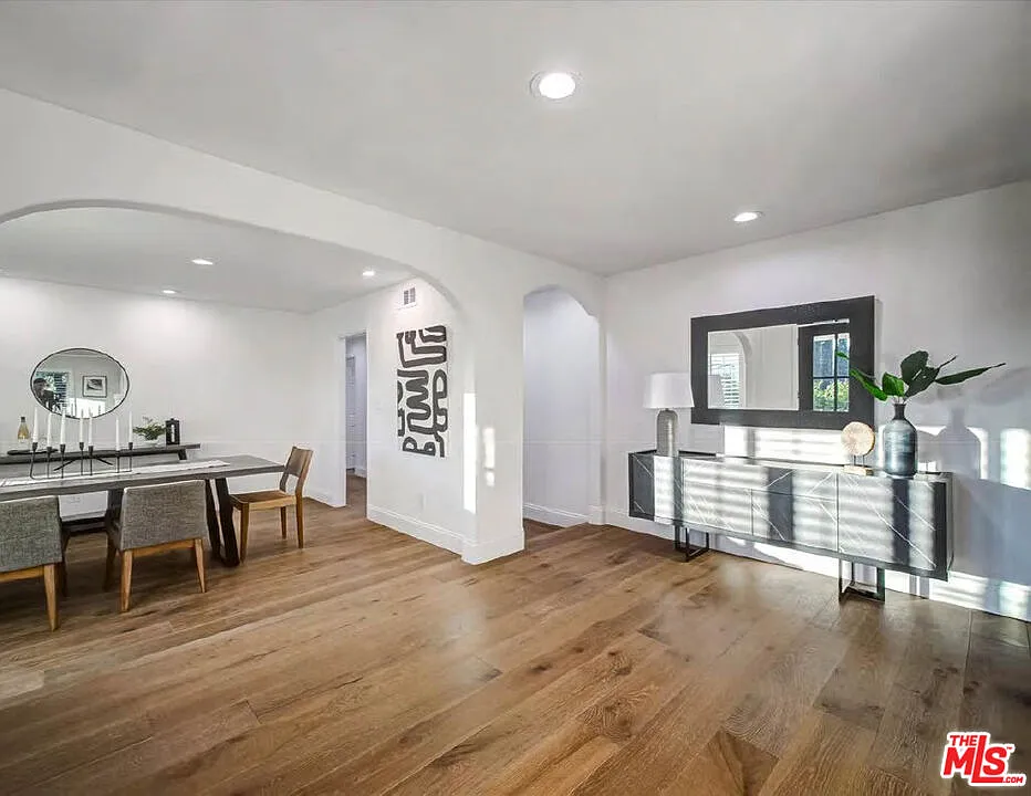 5 bed, 3.0 bath, 3267 sqft, $12,500 — Photo 4