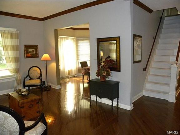 2nd image of 810 W Lockwood Ave