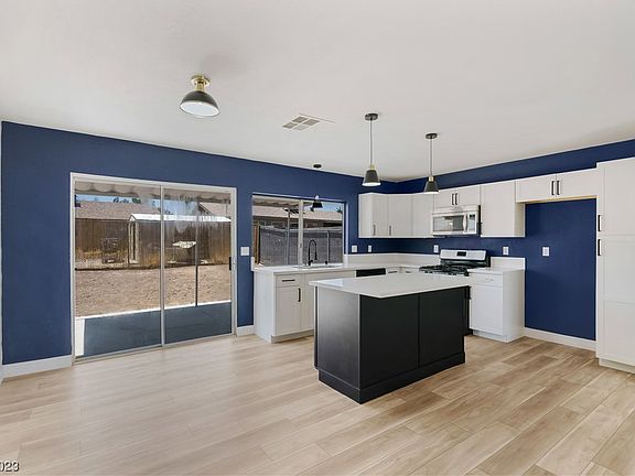 5th image of 2441 Oak Glen Way