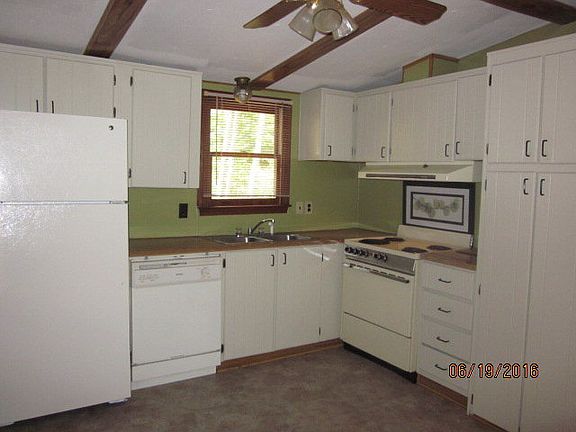 4th image of 343 Blue Heron Ln