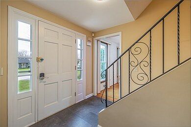 5th image of 75 Parkwood Ave