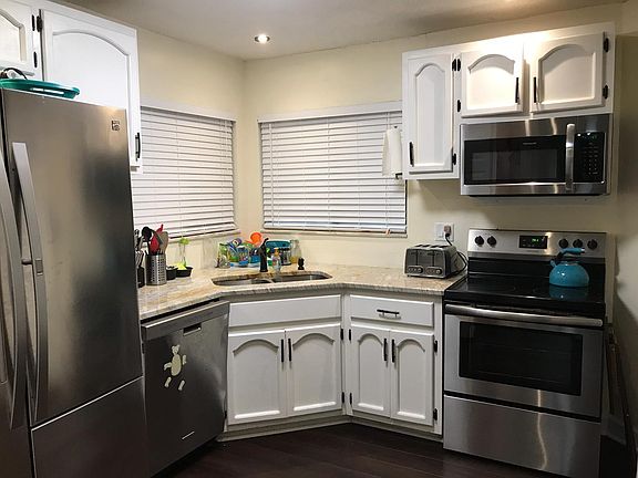 5th image of 10073 Romaine Cir N