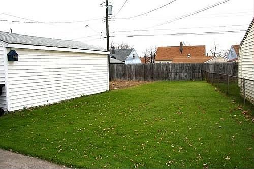 5th image of 33 Nicholas Dr S