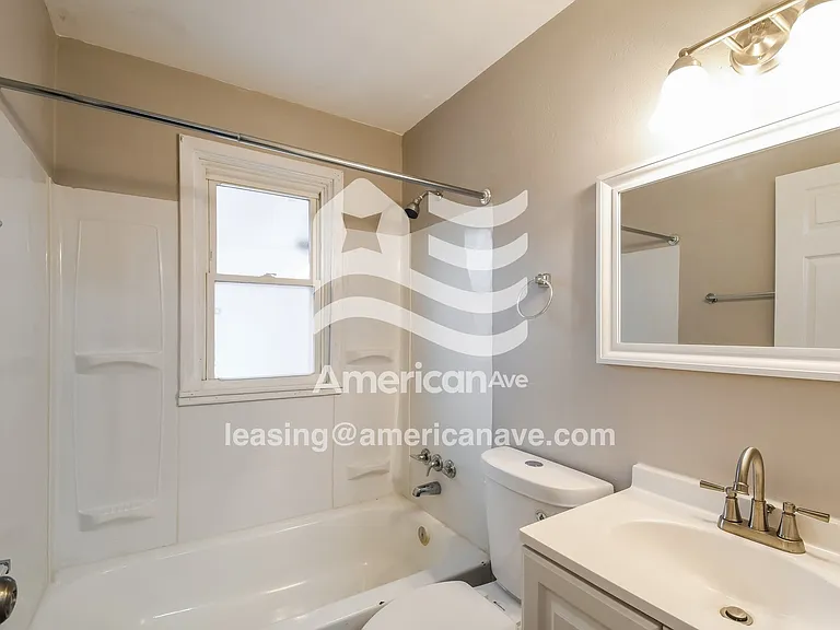 881216_011_wm_-_main_bathroom_13399650.jpg