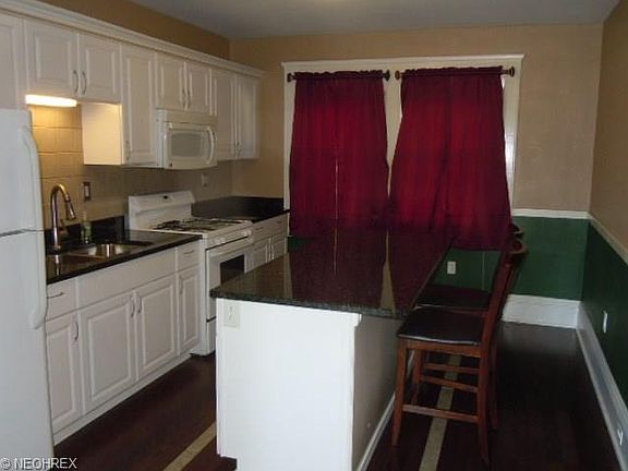 2nd image of 1390 Beach Ave