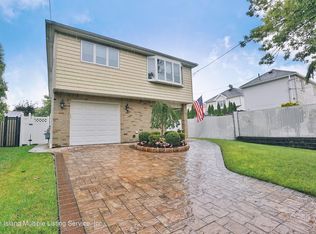 84 Weaver St, Staten Island, NY 10312