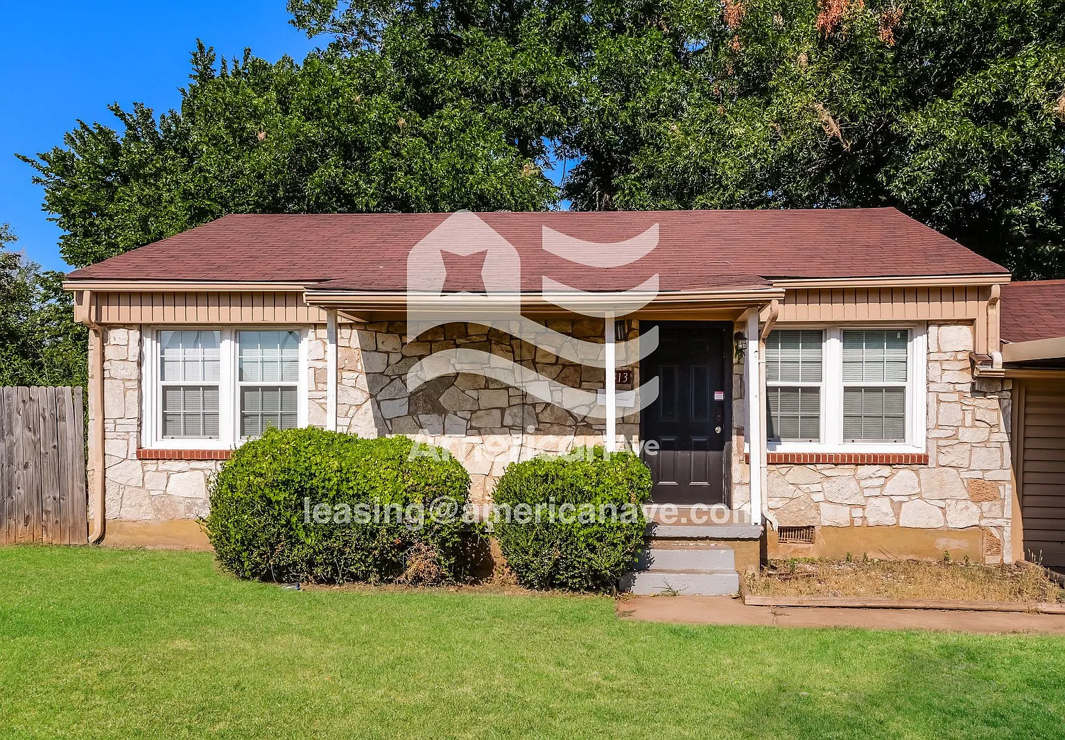 3 bed, 1.5 bath, 1296 sqft, $1,072 — Photo 1