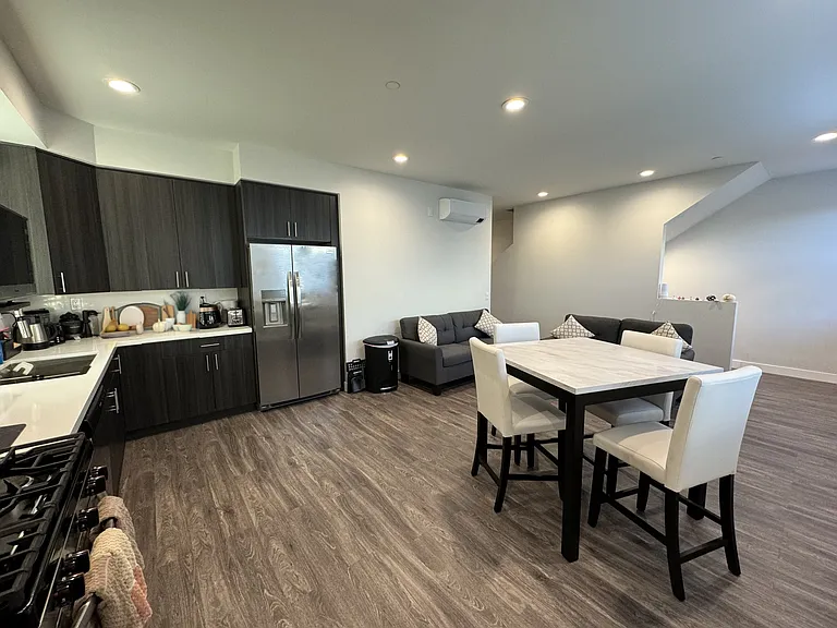 1298 W 37th St #2 — Photo 3