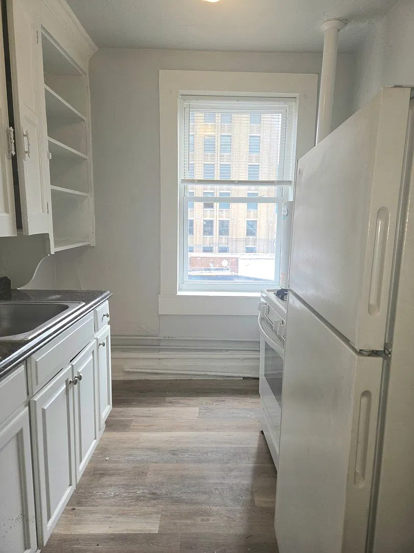 1 and 2 bedroom apartments — Photo 1
