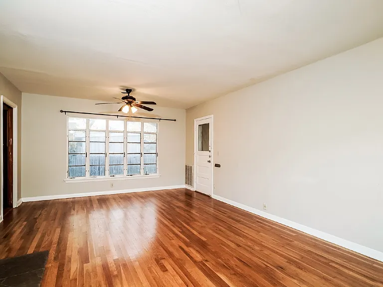 2910 Hampton Rd — Photo 4