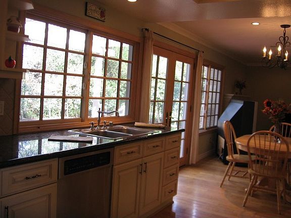 Updated Granite Ktchn w stainless steel appliances, Frnch Drs!