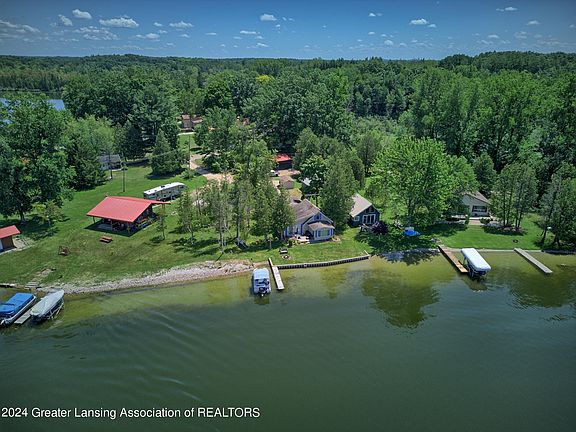 3rd image of 410 Morse Dr