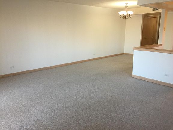 5th image of 6472 N Northwest Hwy APT 102