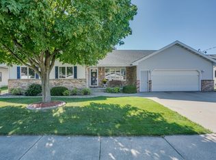 511 E Elm Dr, Little Chute, WI 54140