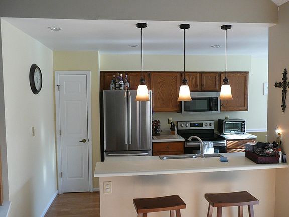 4th image of 903 Niblik Way
