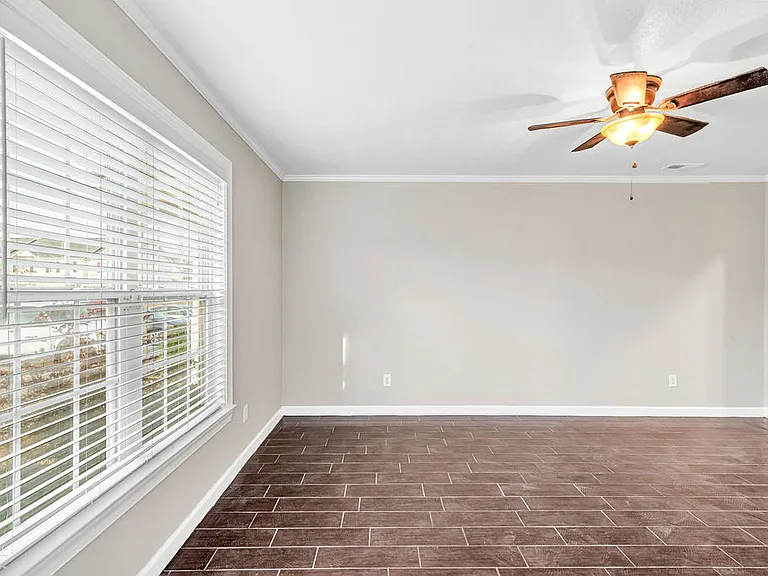 300 Streamwood Dr #1 — Photo 4