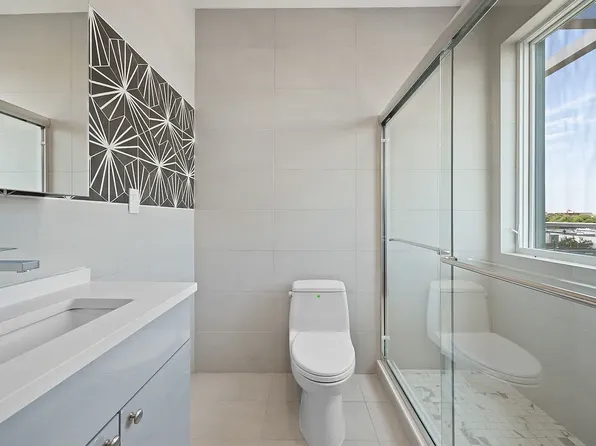 492 Kings Highway image 7 of 10