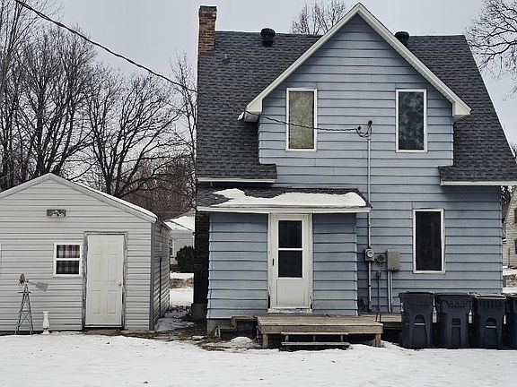 4th image of 204 E 1st St