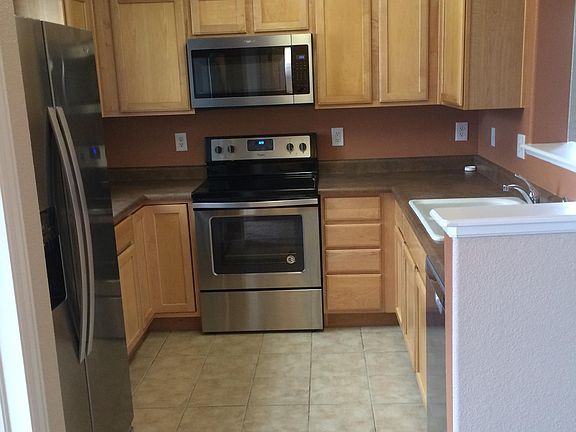 Kitchen w/new appliances