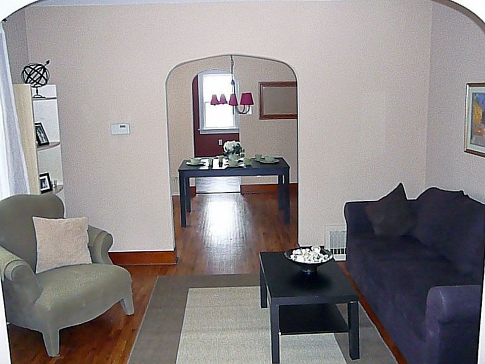 2nd image of 530 E Division St