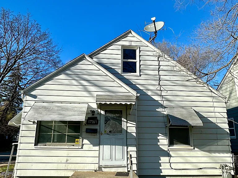 1726 Roosevelt Cir — Photo 3