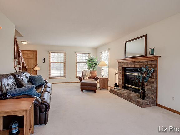 4th image of 6189 Rogue River Meadows Dr NE