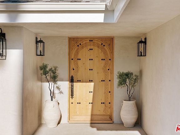 3rd image of 880 Teakwood Rd