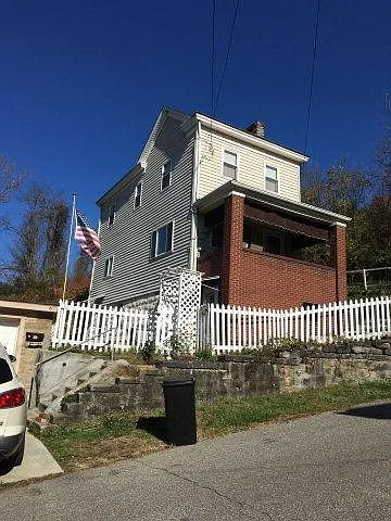Thirteenth St photo 1