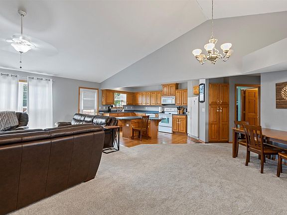 5th image of 626 Mohr Cir