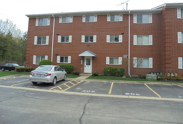 1st image of 491 Leslie Ct APT 202