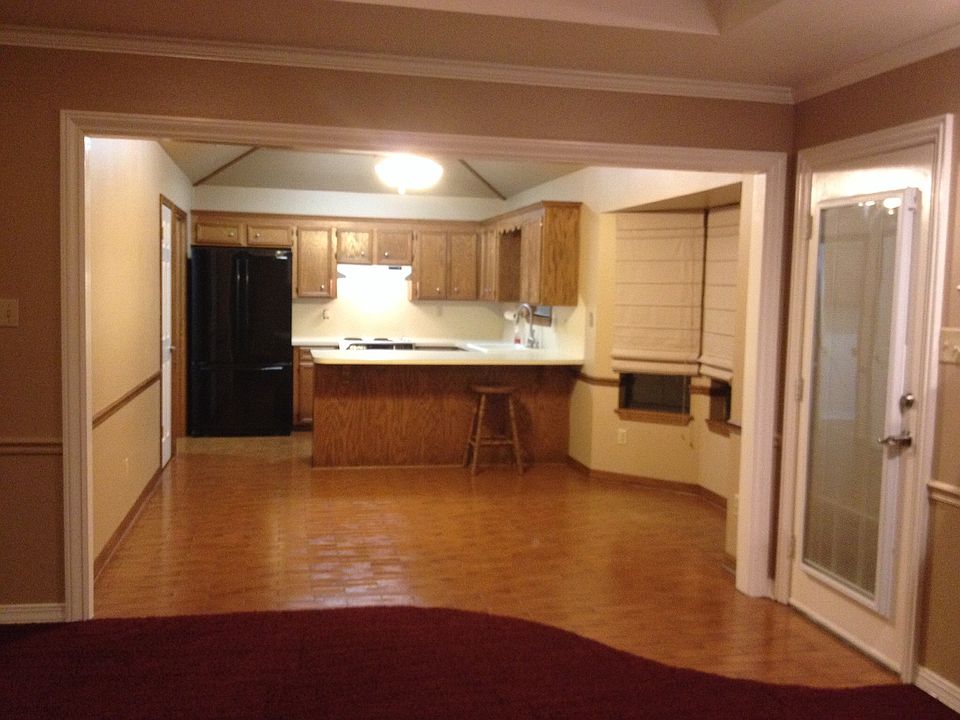 Kitchen- breakfast area