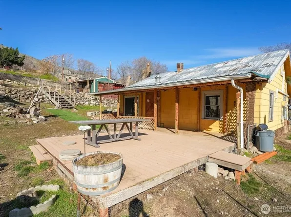 470 2nd Street, Chelan Falls, WA 98817