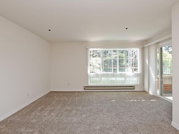 4th image of 1271 Poplar Ave APT 205