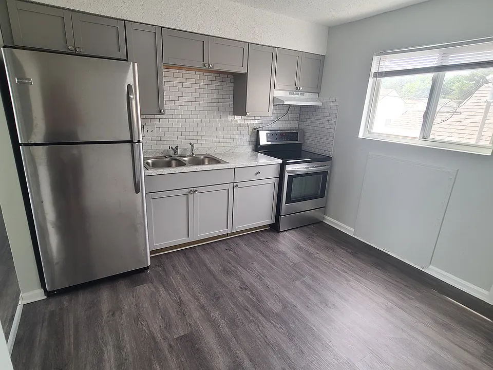 2815 Parallel Pkwy #5