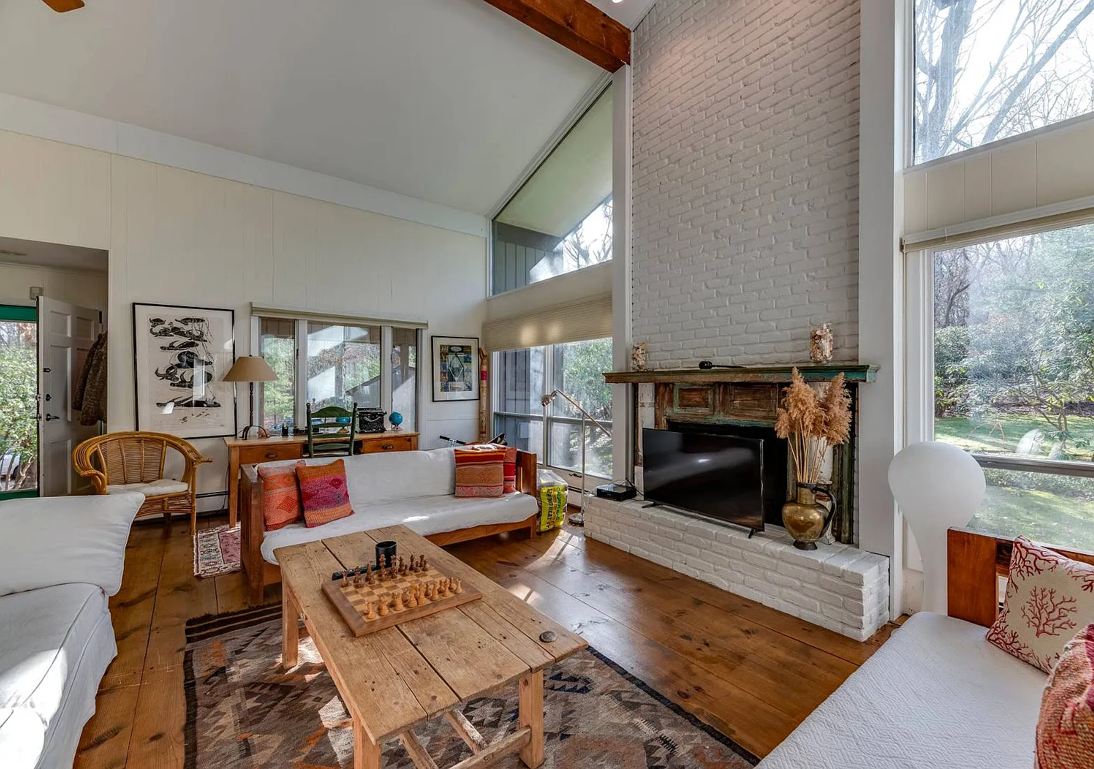 Quiet, Private and Affordable in East Hampton — Photo 3