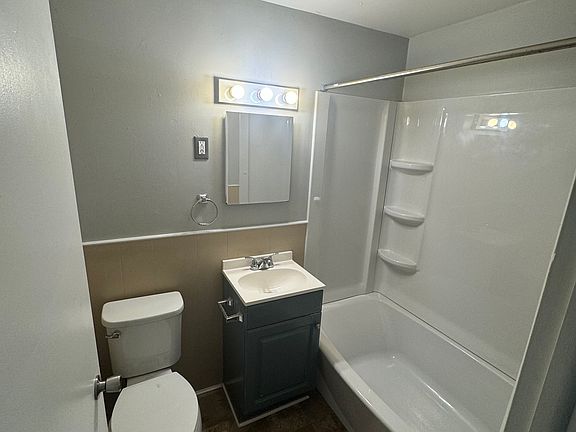 5th image of 334 Crawford Ave APT 2