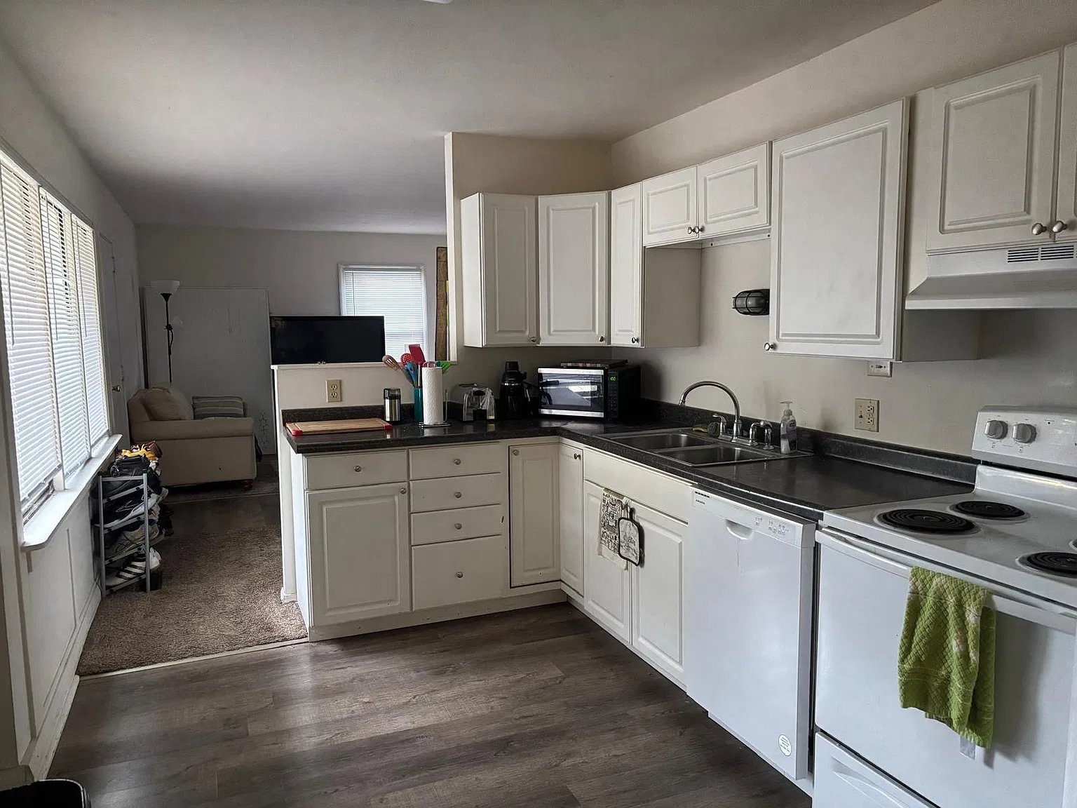 271 E Sunset Ln — Photo 2