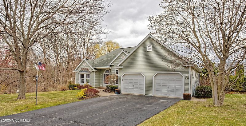 2nd image of 28 Greyledge Drive