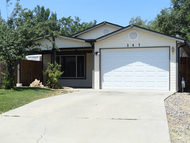 3 bed, 1016 sqft, $1,800 — Photo 1