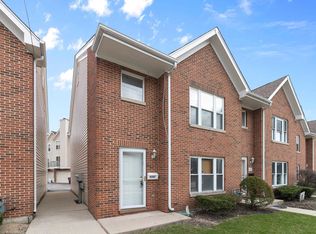 9207 E Prairie Rd, Evanston, IL 60203