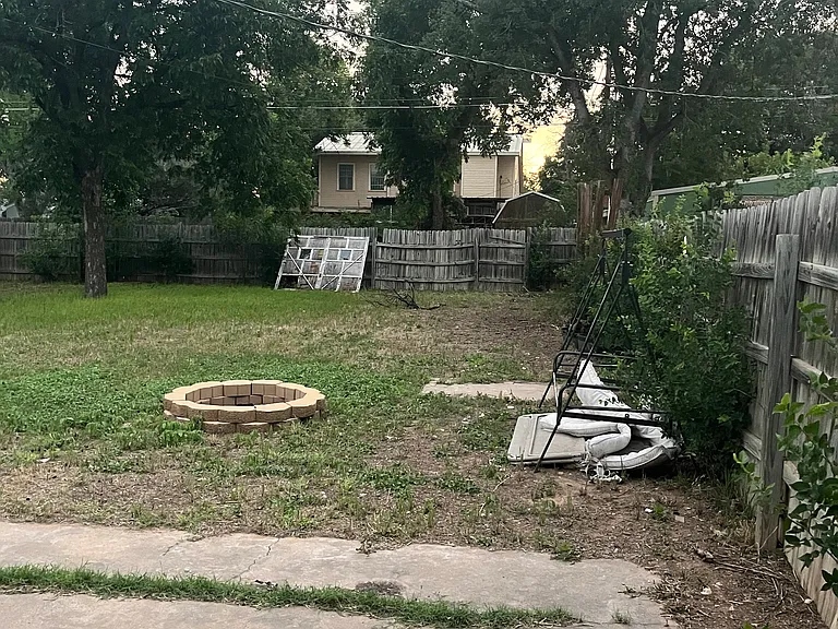 1617 S Park St — Photo 17