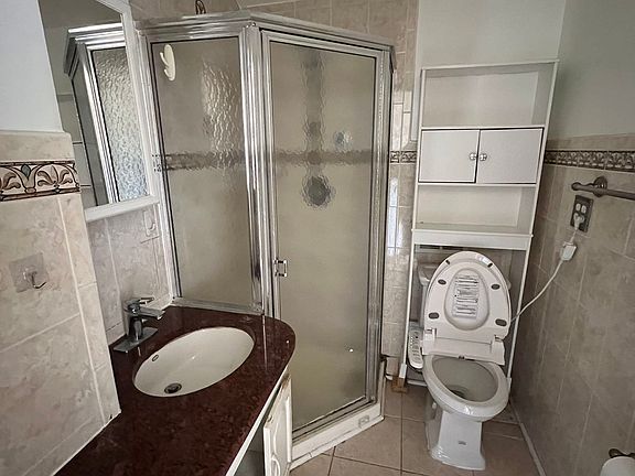 2nd image of 295 Poultney St #2