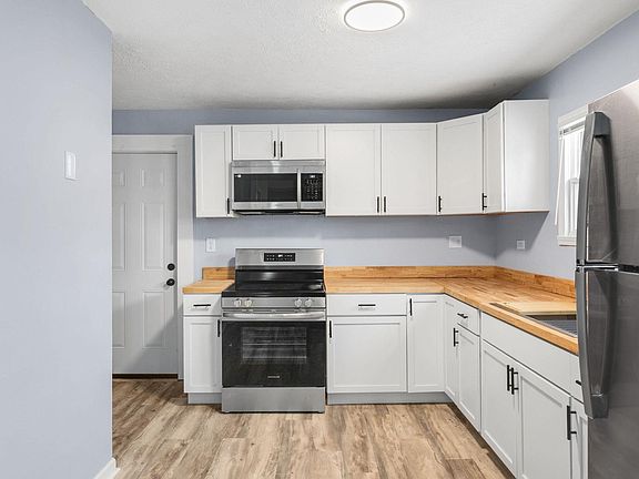5th image of 215 E Broadway St