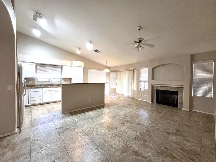 3 bed, 2.0 bath, 1746 sqft, $2,300 — Photo 2