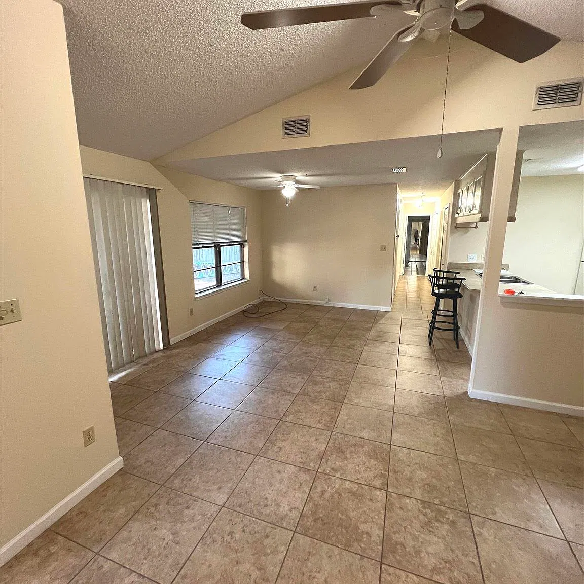 3 bed, 2.0 bath, 1200 sqft, $1,695 — Photo 4