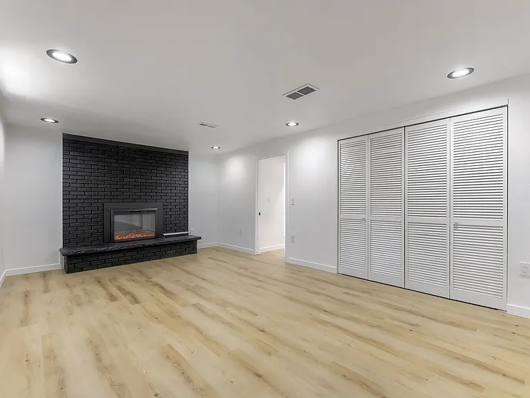 3831 W Rutgers Pl — Photo 10