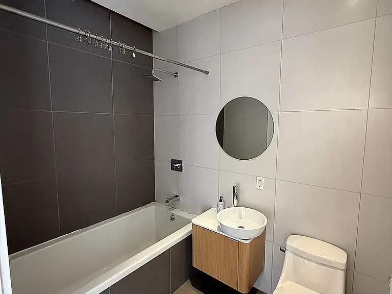 227 Grand St #2D — Photo 2